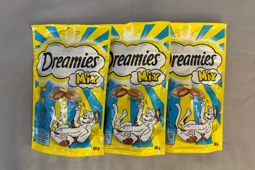 تشویقی گربه دریمیز با طعم ماهی سالمون و پنیر