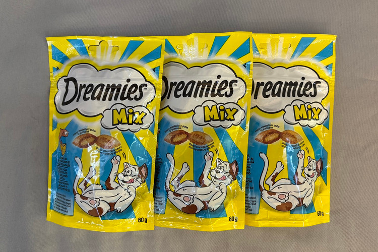 تشویقی گربه دریمیز با طعم ماهی سالمون و پنیر